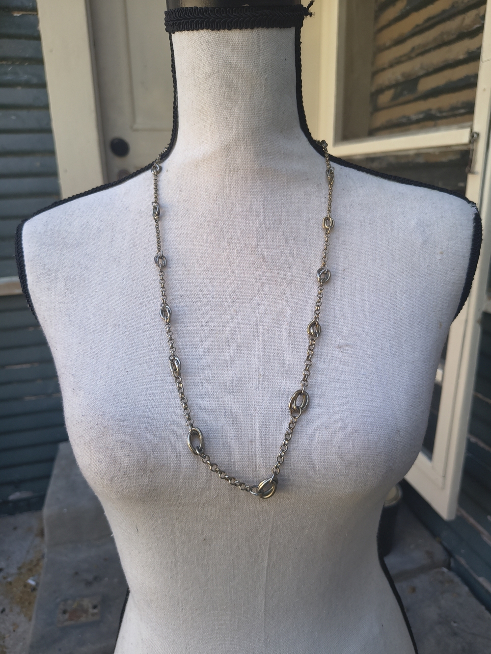Elegant Long Silver-Link Women's Necklace - Classic Chain Design